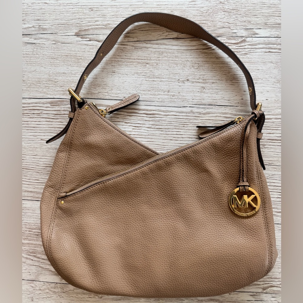 Michael Kors Lea Shoulder Bag Asymmetrical Zip 3 Compartment Tan Leather - Picture 2 of 16